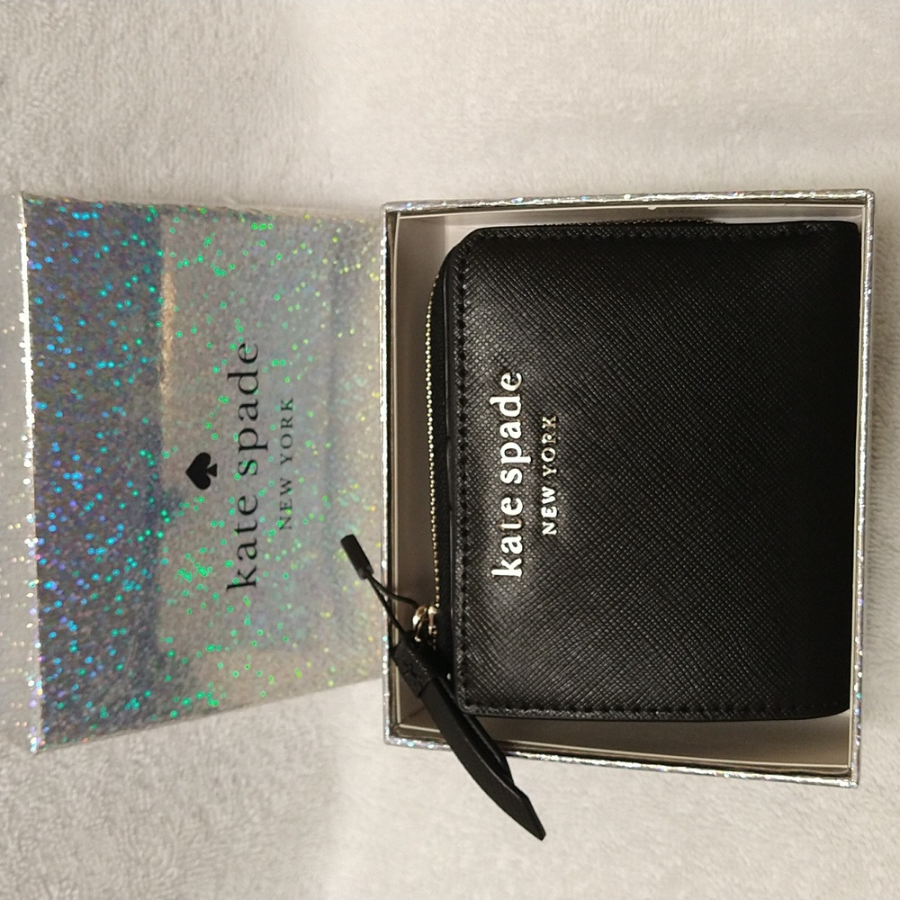 New In Box Kate Spade Small Black Saffiano Leather Zip Coin Card Bifold Wallet